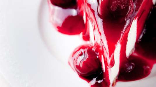 Τούρτα με κεράσια, μασκαρπόνε και λευκή σοκολάτα